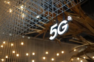 Anatel e Embraer adiam lançamento do 5G por riscos da tecnologia ser perigosa