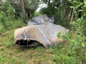 Brasileiro encontra peça do foguete da SpaceX em fazenda