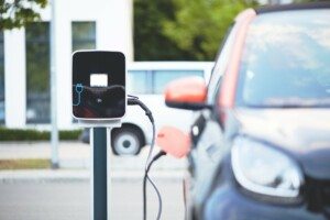 Preços de carros elétricos deve subir muito após Guerra na Ucrânia; entenda