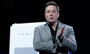 Até bilionário não gosta de gastar! Elon Musk diz que fábricas da Tesla queimam dinheiro