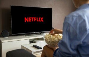 Netflix testa recurso que impõe taxa para quem compartilhar senha