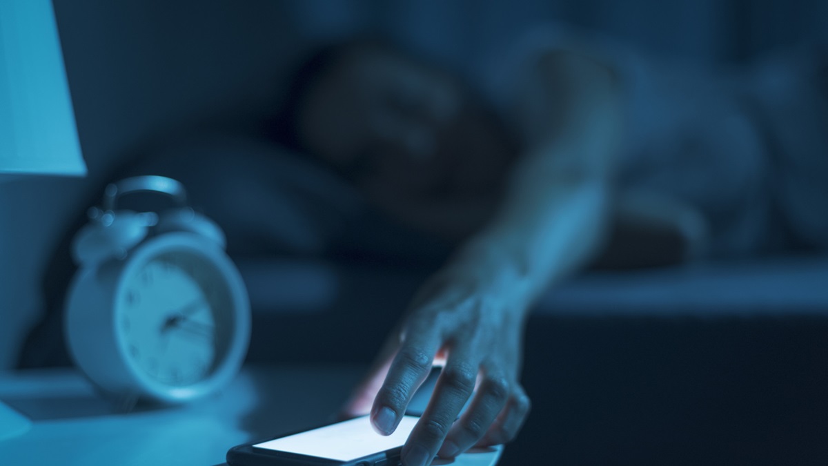 Por que você não precisa deixar o celular carregando enquanto dorme