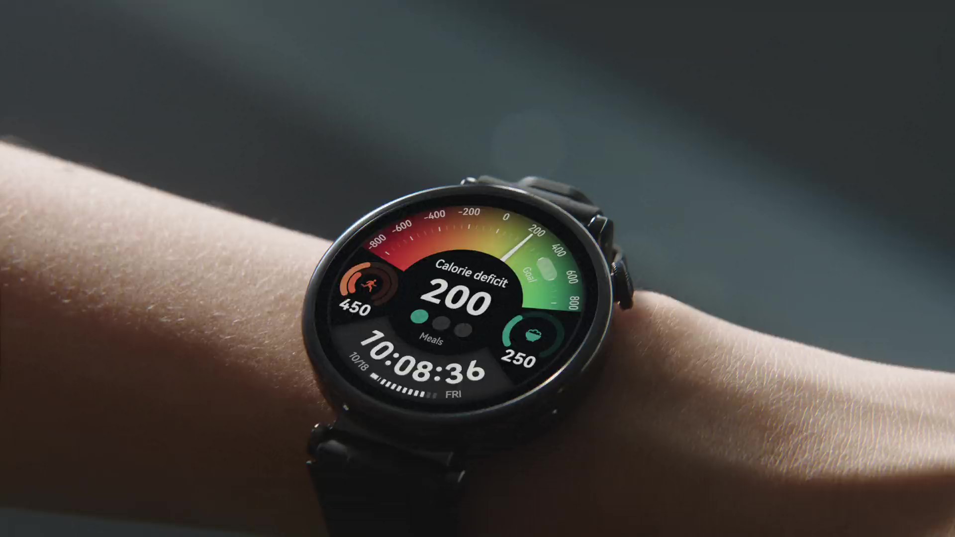 Smartwatch Huawei Watch GT 4 no pulso de uma pessoa