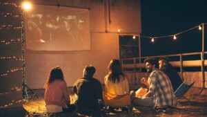 Como escolher o mini projetor para assistir filmes e séries?