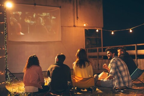 Como escolher o mini projetor para assistir filmes e séries?